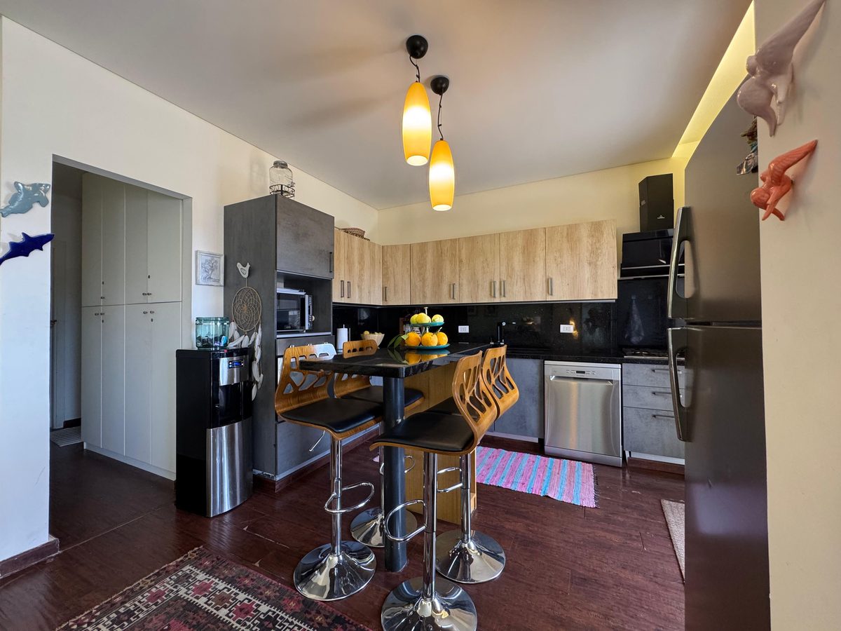 Batroun Escape kitchen and dining area